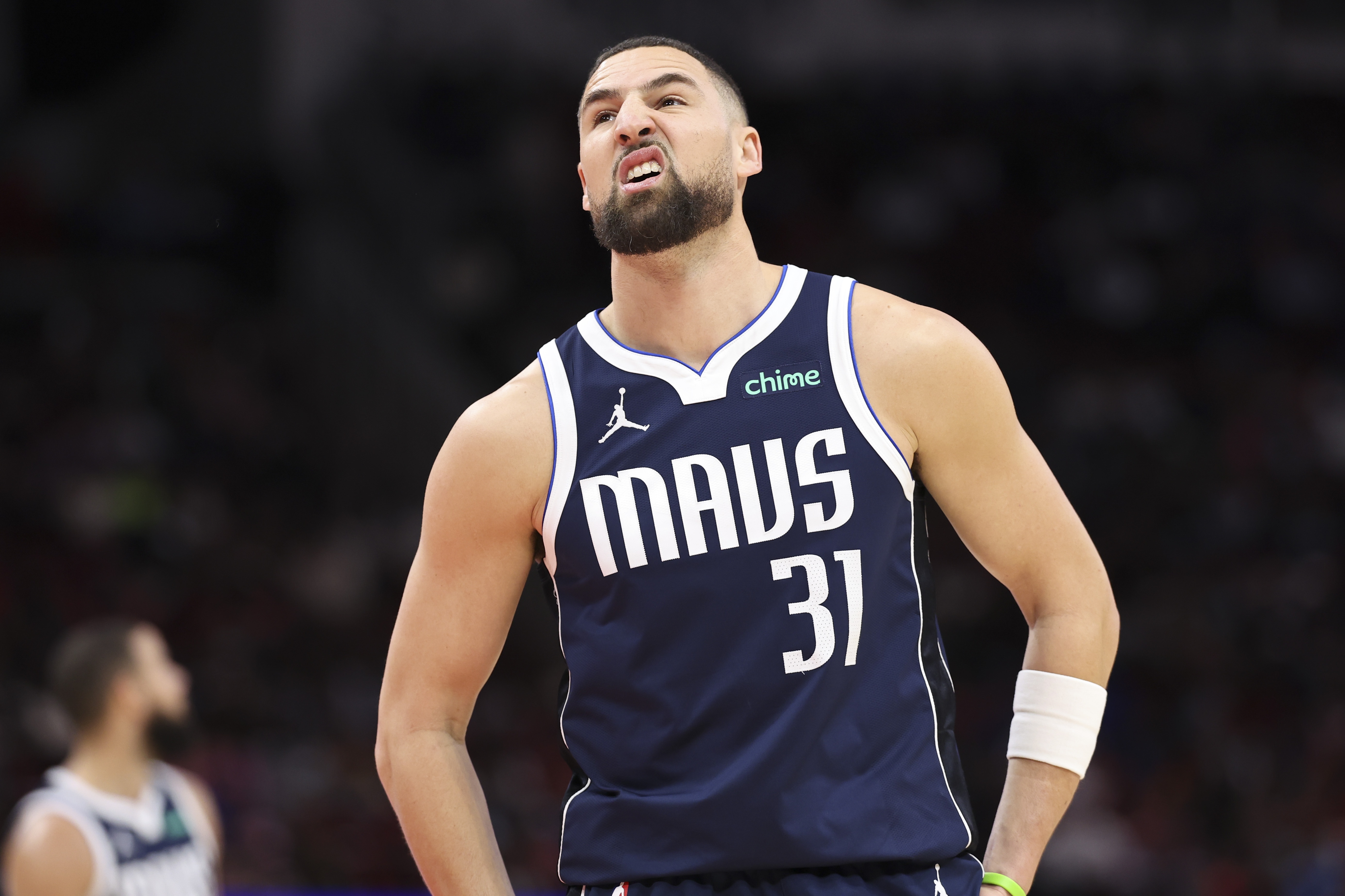 6686体育-尽力输出！克莱全场13投7中&amp;三分10中4 拿下18分1篮板2助攻